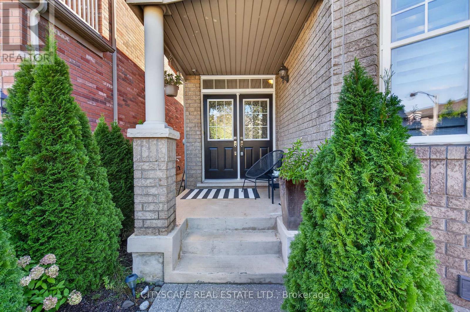 366 Montreal Circle, Hamilton, Ontario  L8E 0C7 - Photo 3 - X13828102