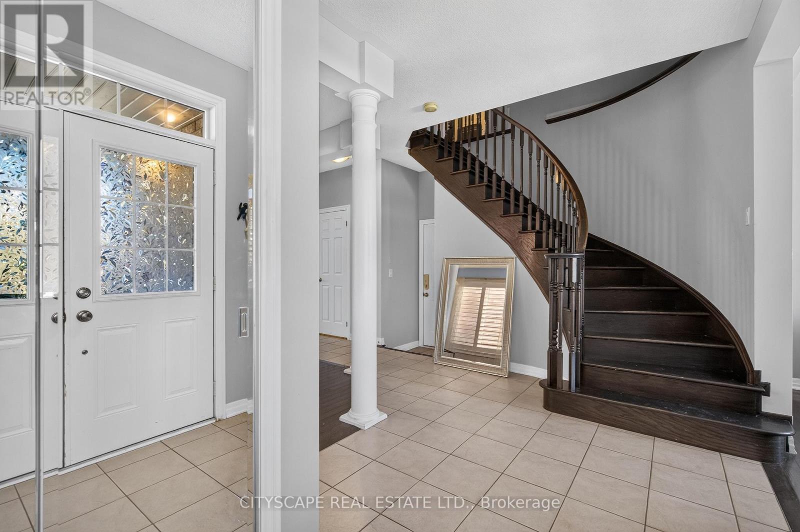 366 Montreal Circle, Hamilton, Ontario  L8E 0C7 - Photo 5 - X13828102