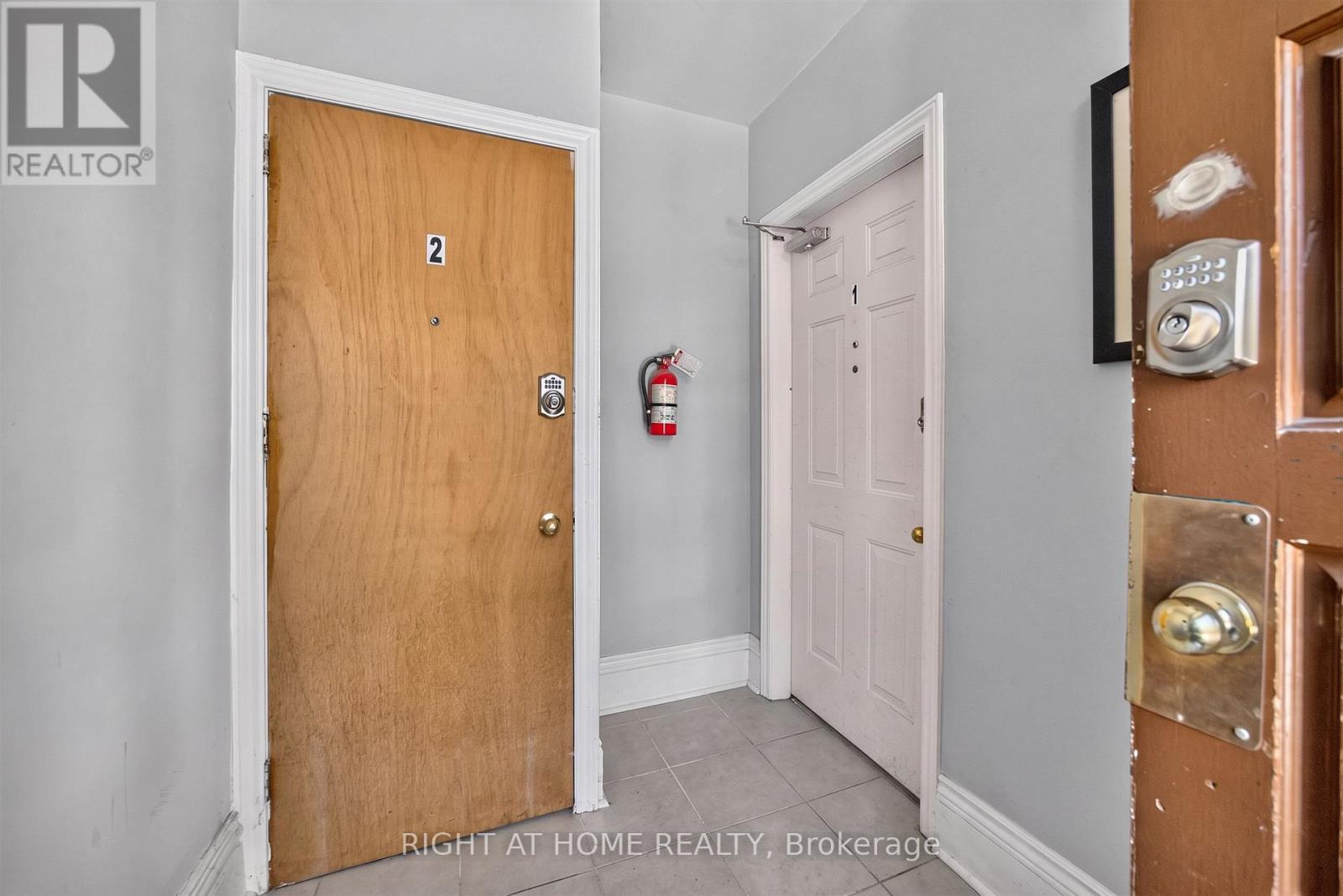 1 - 24 Locke Street S, Hamilton, Ontario  L8P 3Z8 - Photo 4 - X13828150