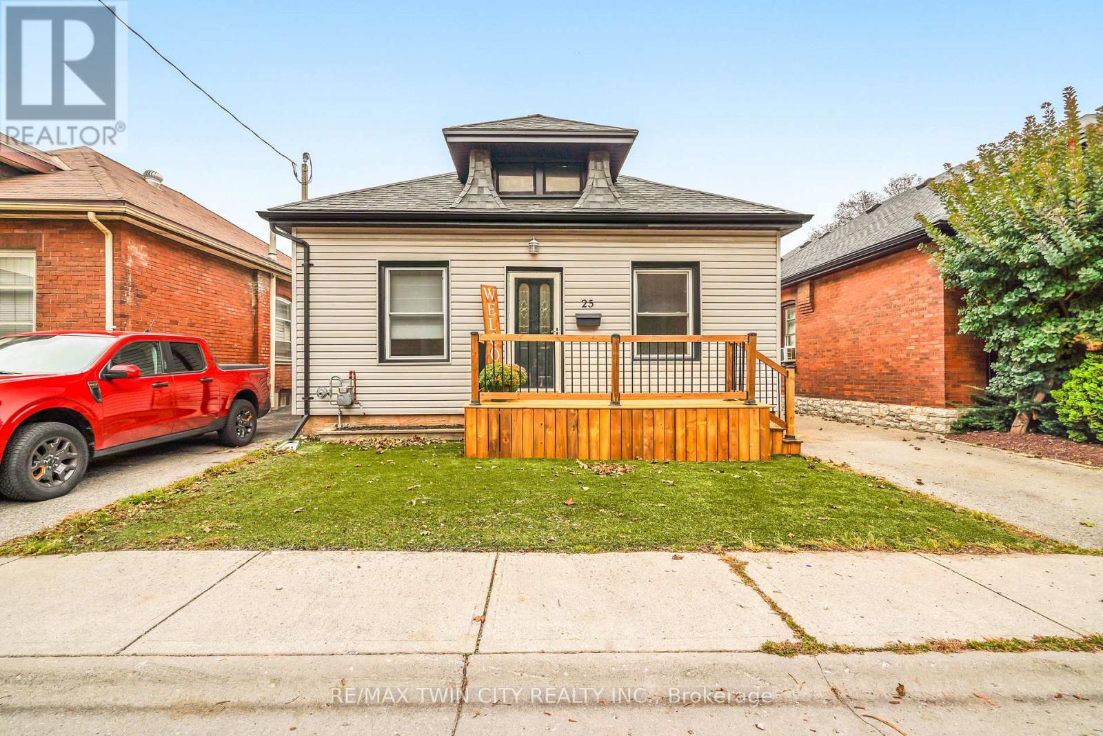 25 ALONZO STREET, Brantford, Ontario