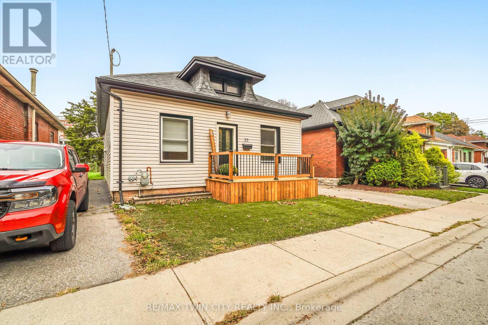 25 Alonzo Street, Brantford, Ontario  N3R 1A1 - Photo 2 - X13828268