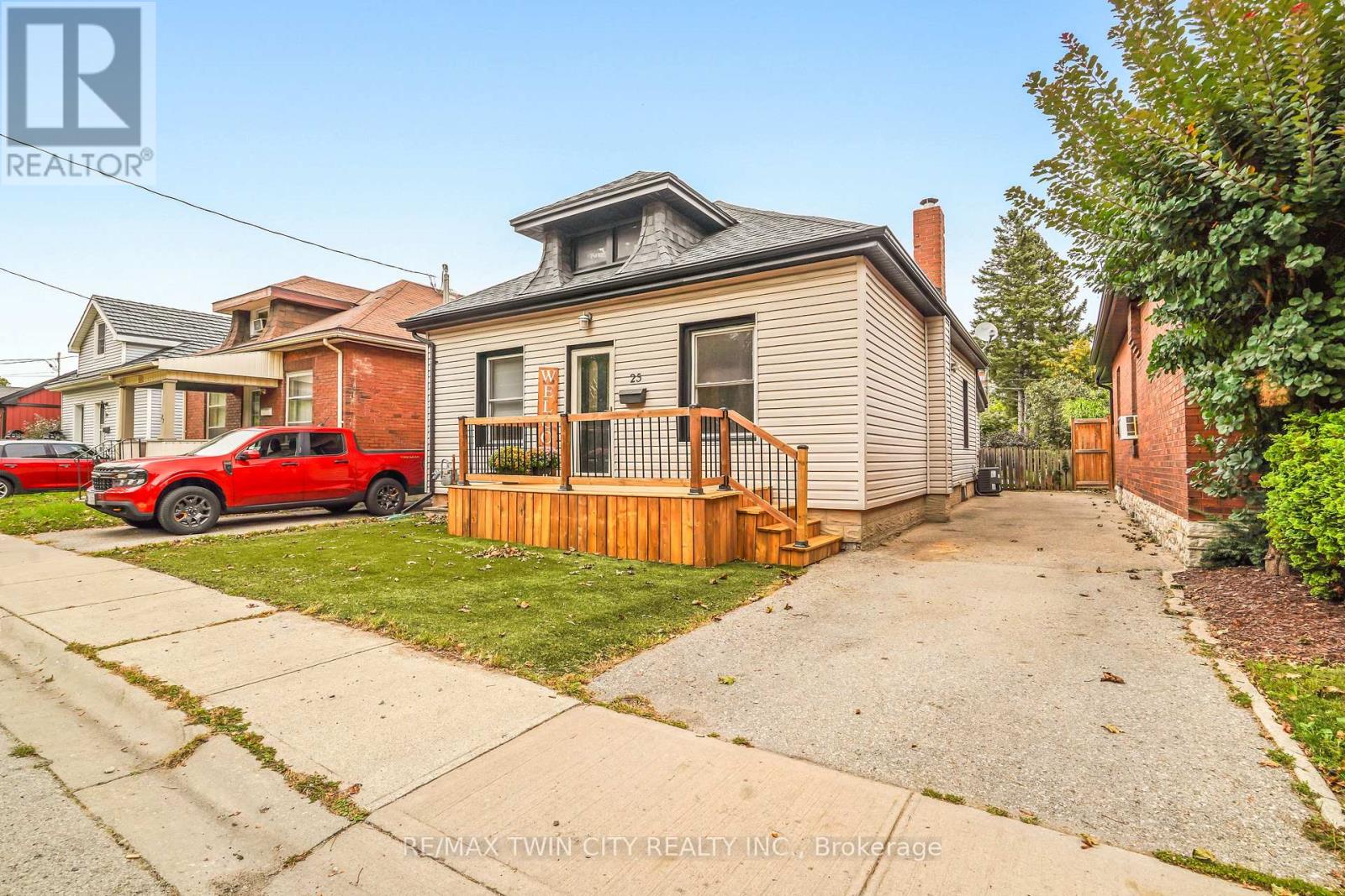 25 Alonzo Street, Brantford, Ontario  N3R 1A1 - Photo 3 - X13828268