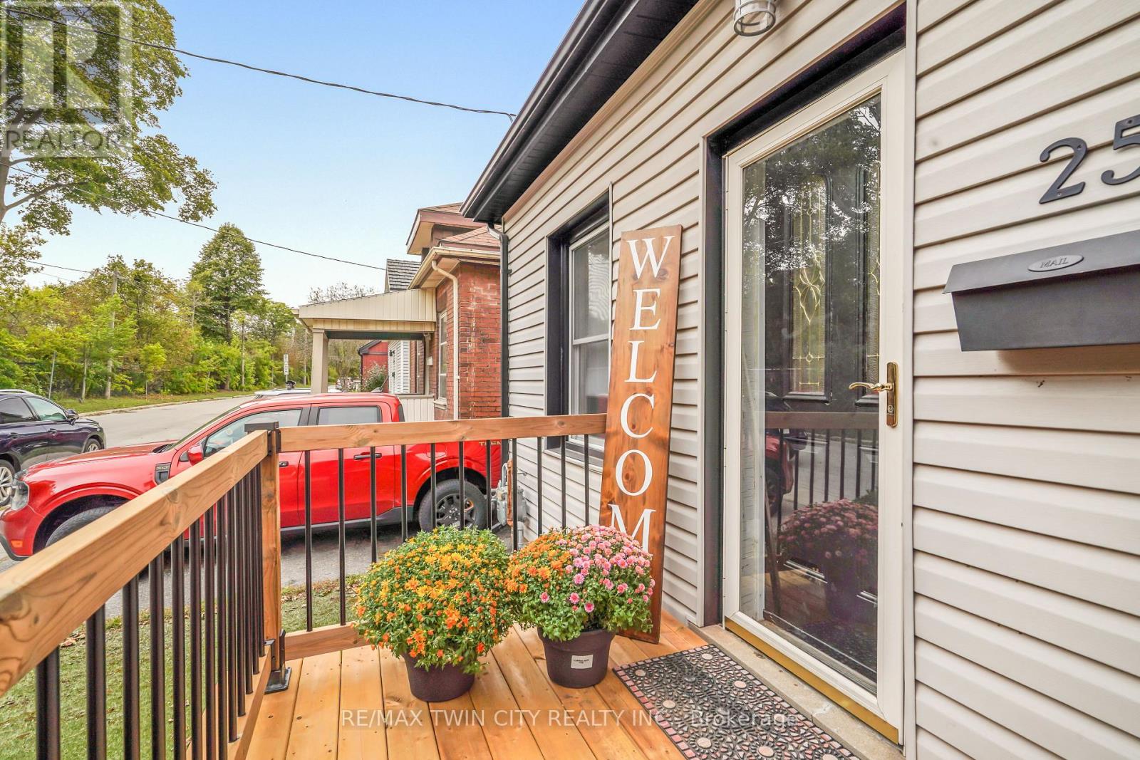 25 Alonzo Street, Brantford, Ontario  N3R 1A1 - Photo 5 - X13828268