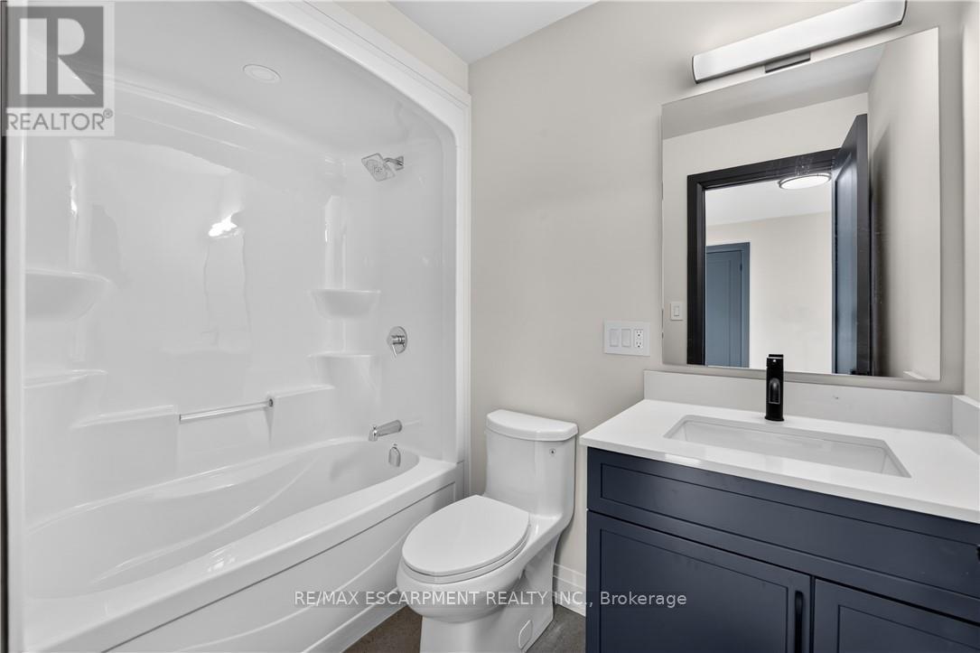 8905 Angie Drive, Niagara Falls, Ontario  L2H 3W8 - Photo 38 - X13828362