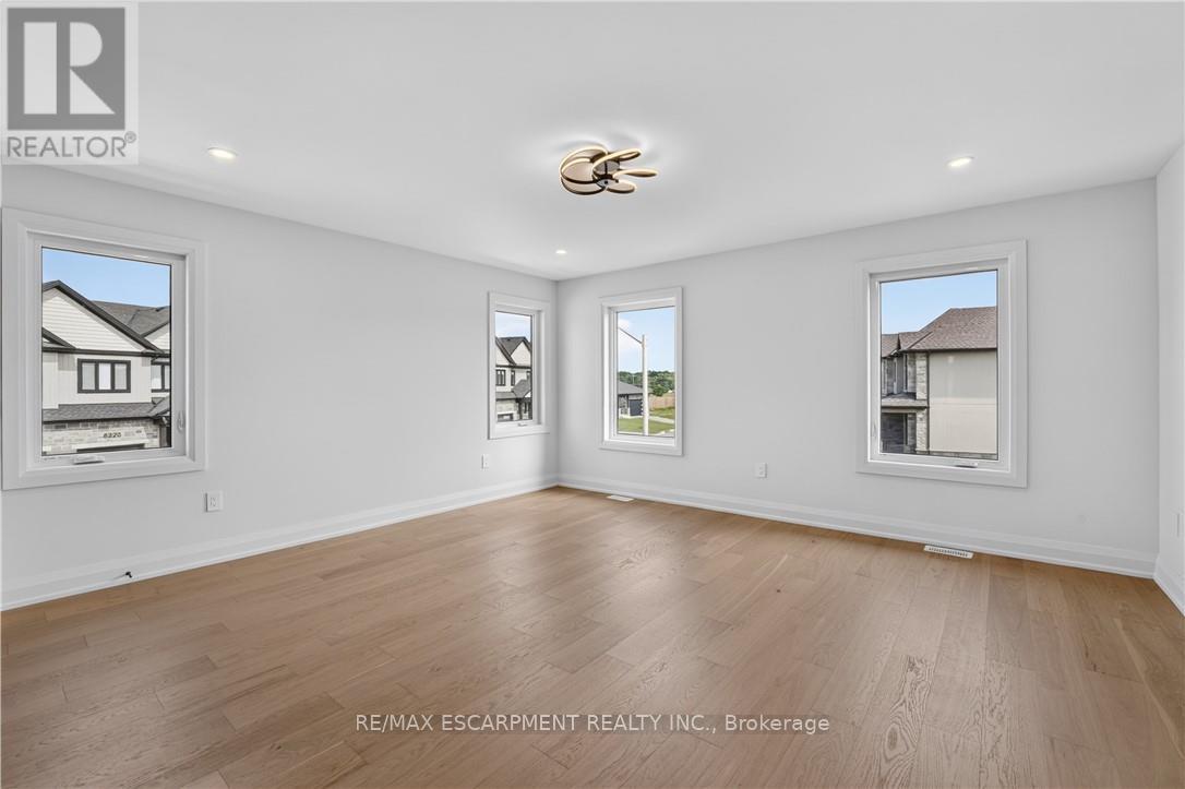8905 Angie Drive, Niagara Falls, Ontario  L2H 3W8 - Photo 39 - X13828362