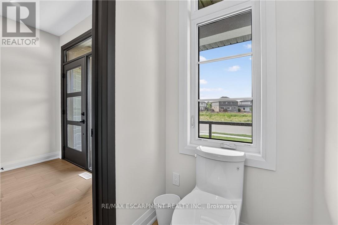8905 Angie Drive, Niagara Falls, Ontario  L2H 3W8 - Photo 8 - X13828362