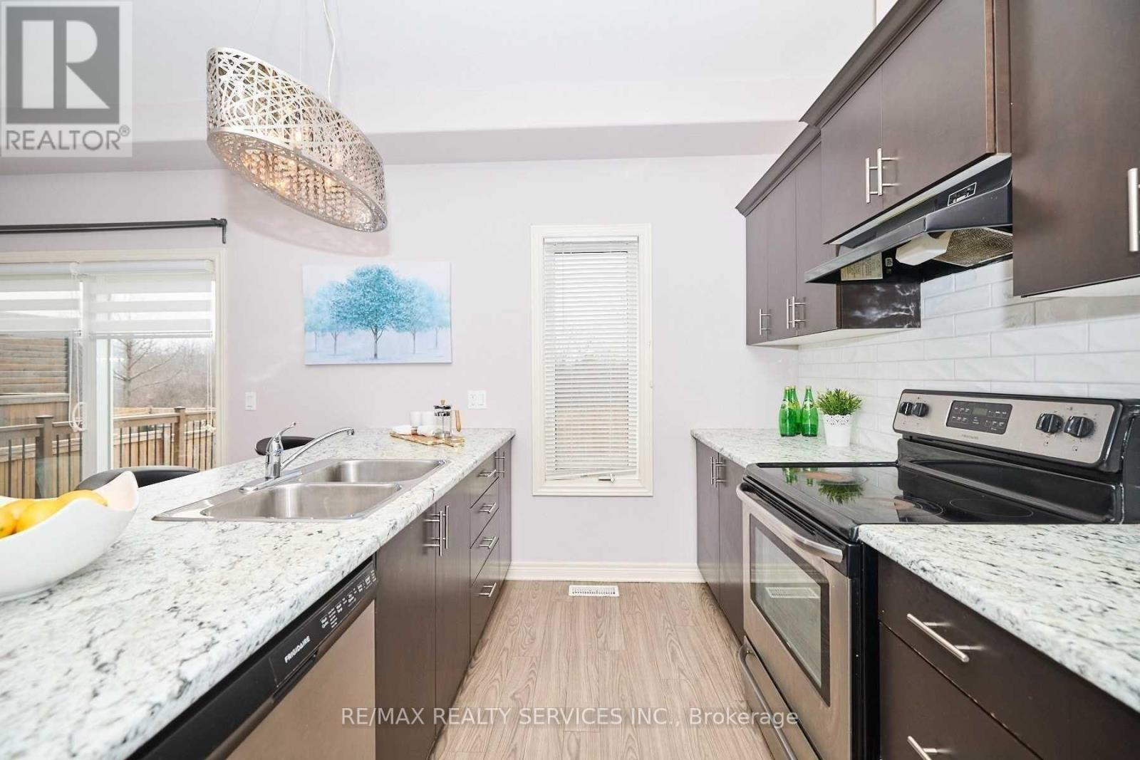 Upper - 6045 Ernest Crescent, Niagara Falls, Ontario  L2H 0H9 - Photo 8 - X13826762