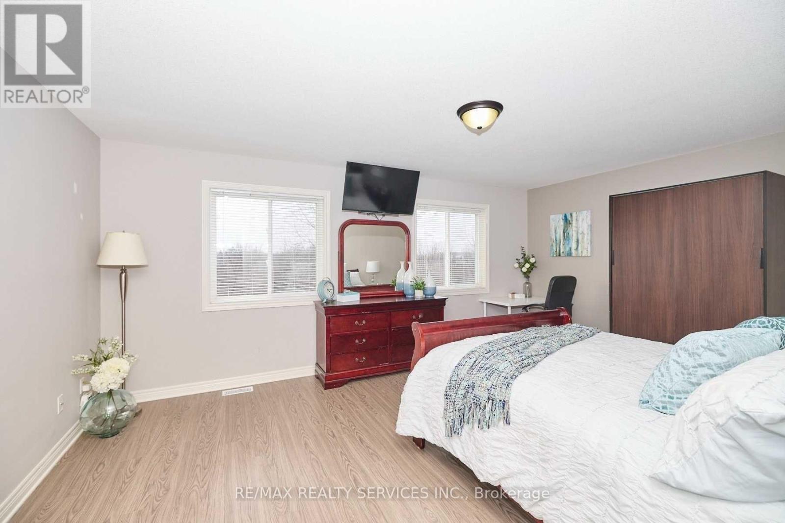 Upper - 6045 Ernest Crescent, Niagara Falls, Ontario  L2H 0H9 - Photo 11 - X13826762