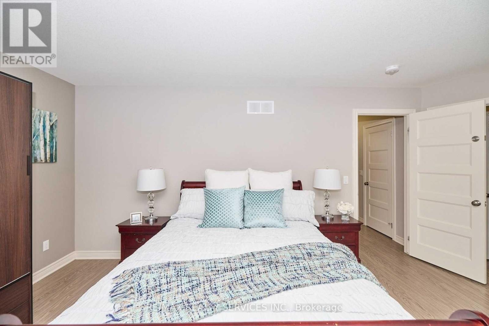 Upper - 6045 Ernest Crescent, Niagara Falls, Ontario  L2H 0H9 - Photo 13 - X13826762