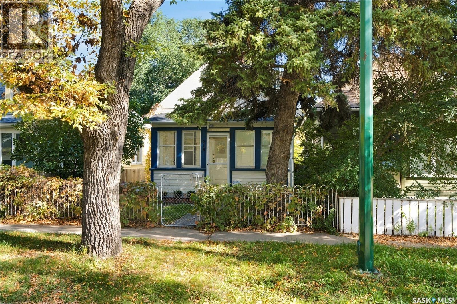 218 G Avenue N, Saskatoon, Saskatchewan  S7L 1Z1 - Photo 3 - SK049519
