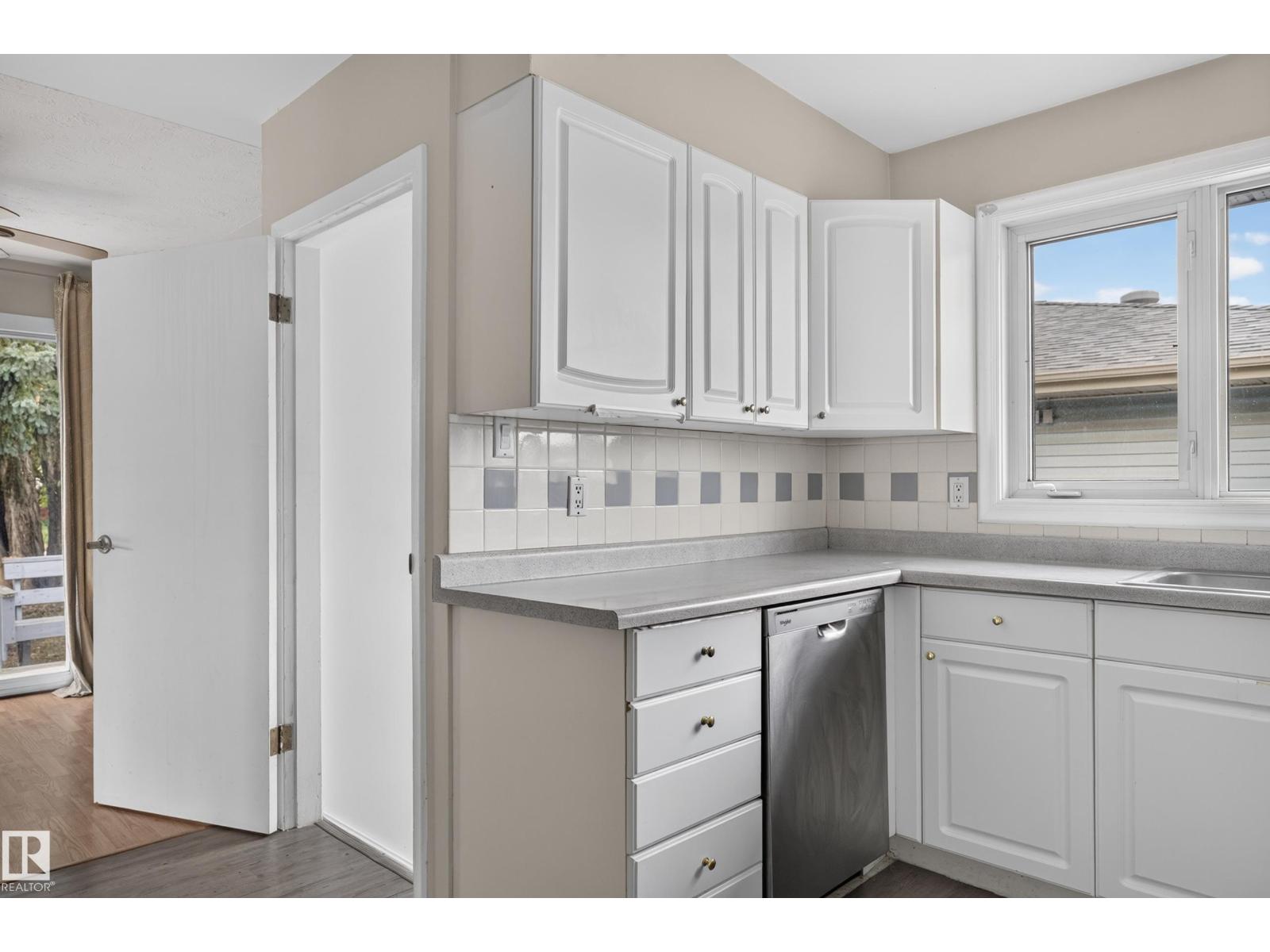10508 60a Av Nw, Edmonton, Alberta  T6H 1K2 - Photo 11 - E4510399