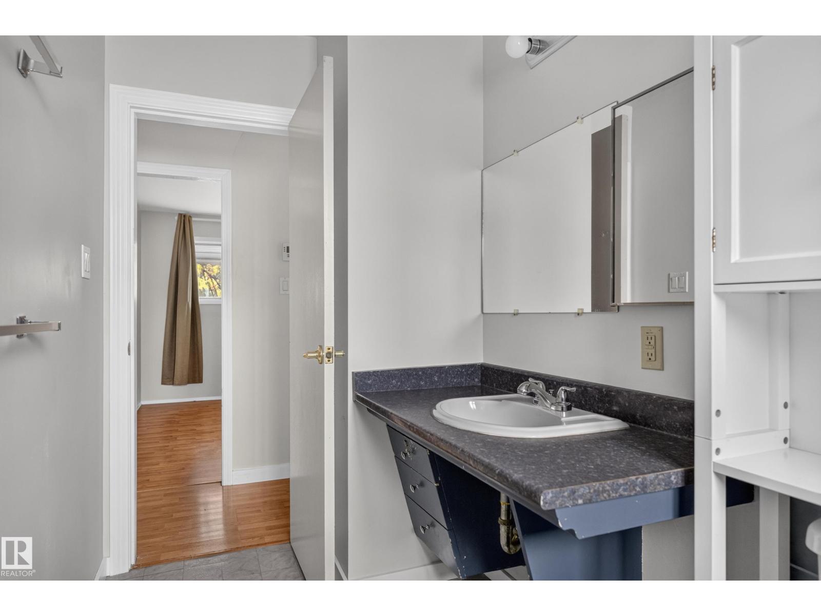 10508 60a Av Nw, Edmonton, Alberta  T6H 1K2 - Photo 17 - E4510399
