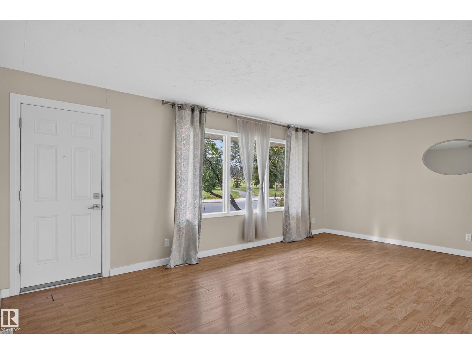 10508 60a Av Nw, Edmonton, Alberta  T6H 1K2 - Photo 2 - E4510399