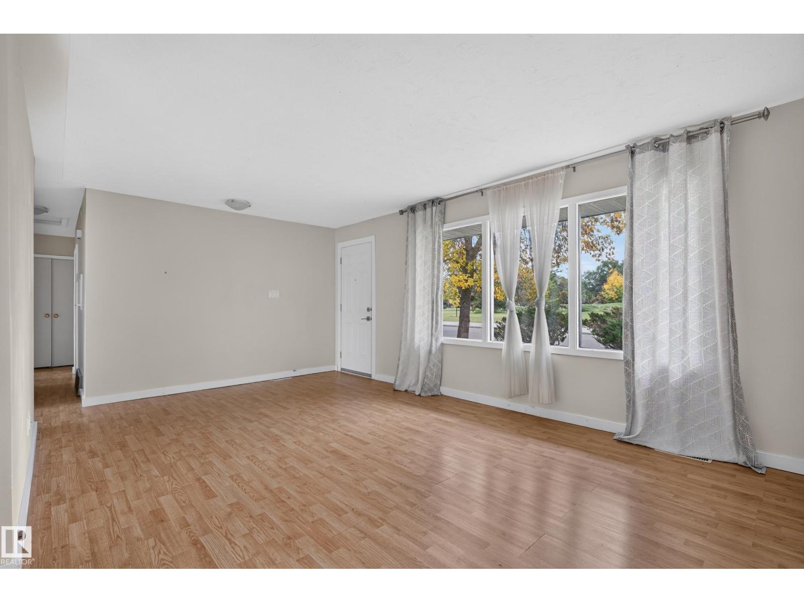 10508 60a Av Nw, Edmonton, Alberta  T6H 1K2 - Photo 5 - E4510399