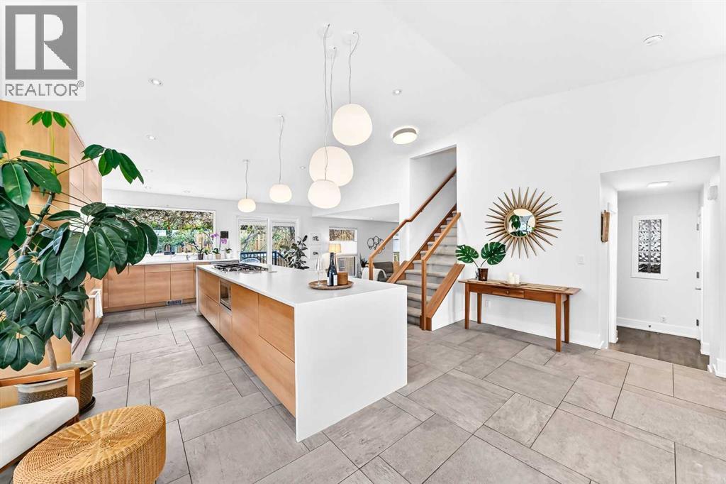 343 Berkshire Place Nw, Calgary, Alberta  T3K 1K8 - Photo 9 - A2344381