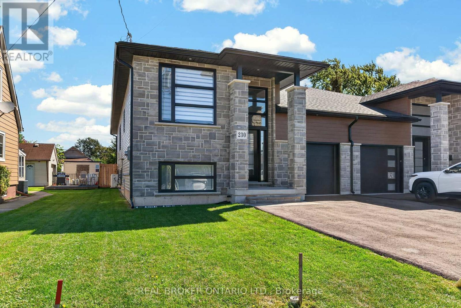 230 Knoll Street, Port Colborne (Main Street), Ontario L3K 5B6 - Photo 2 - X13828484
