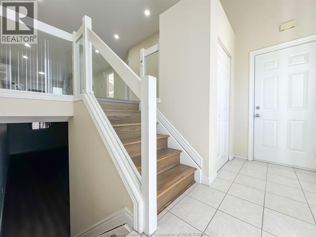 3680 Holburn, Windsor, Ontario  N9E 4T3 - Photo 2 - 26023623