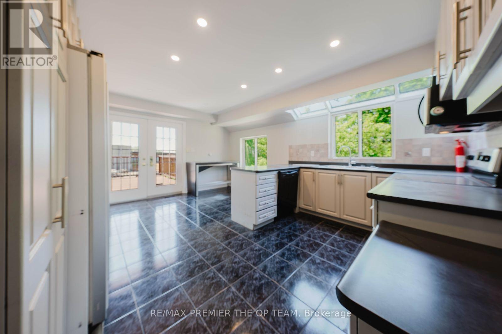 Upper - 7930 Kipling Avenue, Vaughan, Ontario L4L 1Z5 - Photo 6 - N13826320