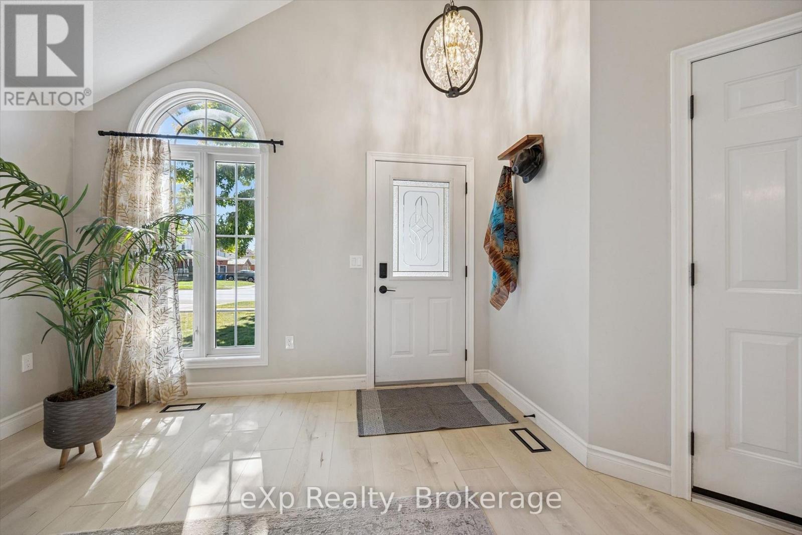 148 Clairfields Drive W, Guelph, Ontario  N1G 5A3 - Photo 4 - X13828440