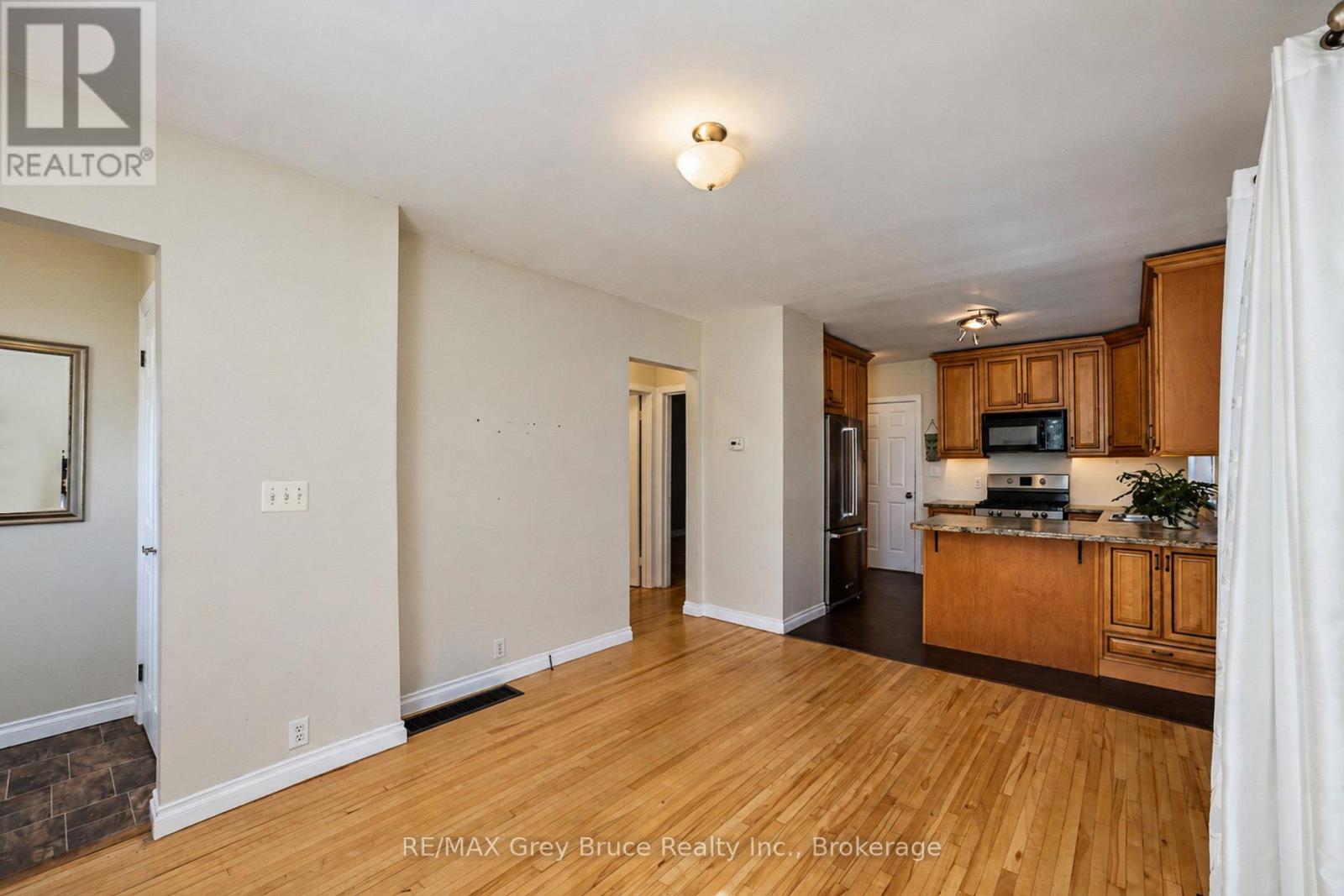 740 5th Street E, Owen Sound, Ontario  N4K 1E5 - Photo 10 - X13828476