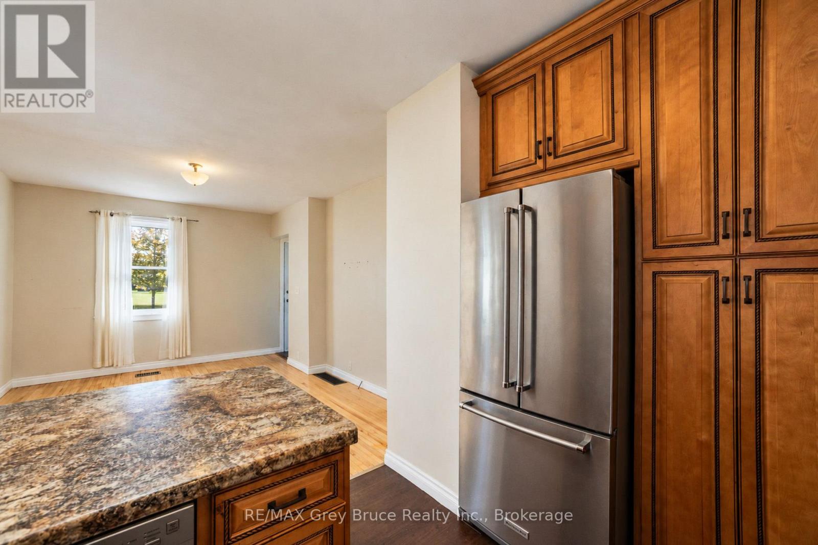 740 5th Street E, Owen Sound, Ontario  N4K 1E5 - Photo 11 - X13828476