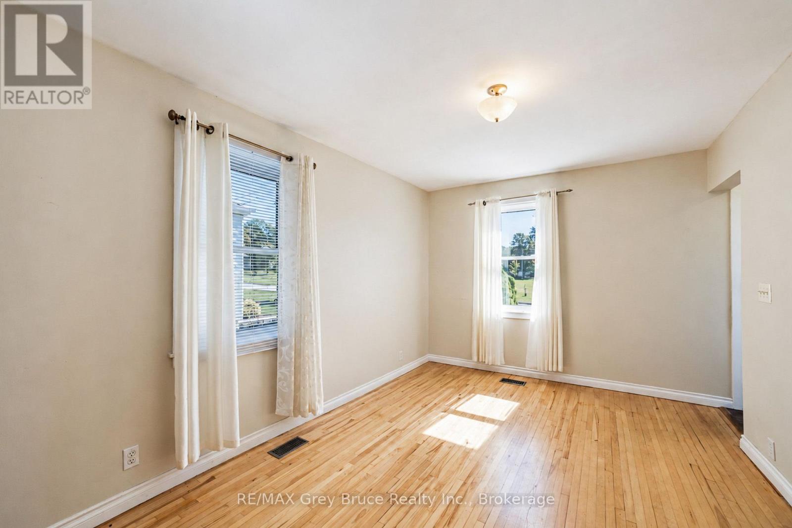 740 5th Street E, Owen Sound, Ontario  N4K 1E5 - Photo 12 - X13828476