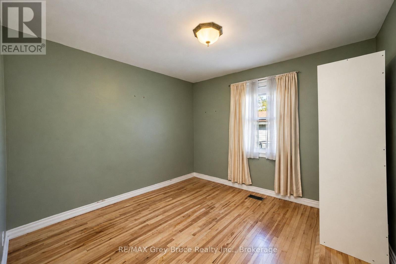740 5th Street E, Owen Sound, Ontario  N4K 1E5 - Photo 14 - X13828476