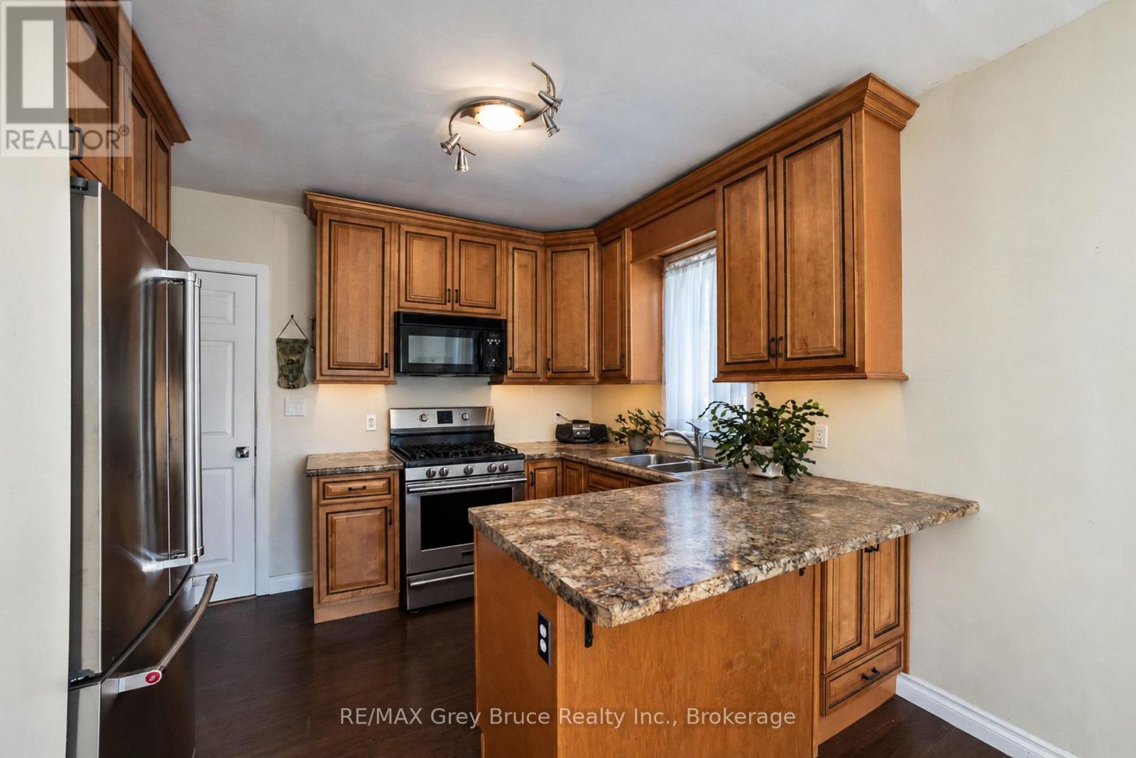 740 5th Street E, Owen Sound, Ontario  N4K 1E5 - Photo 7 - X13828476