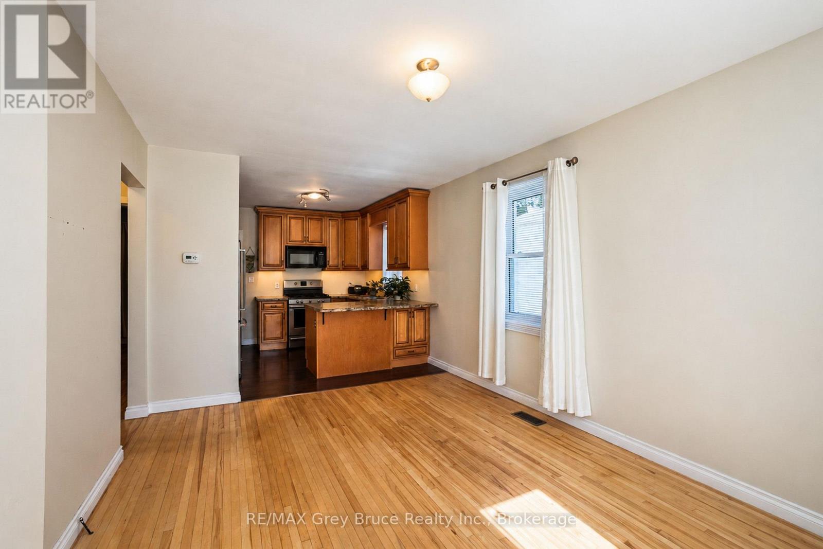 740 5th Street E, Owen Sound, Ontario  N4K 1E5 - Photo 9 - X13828476