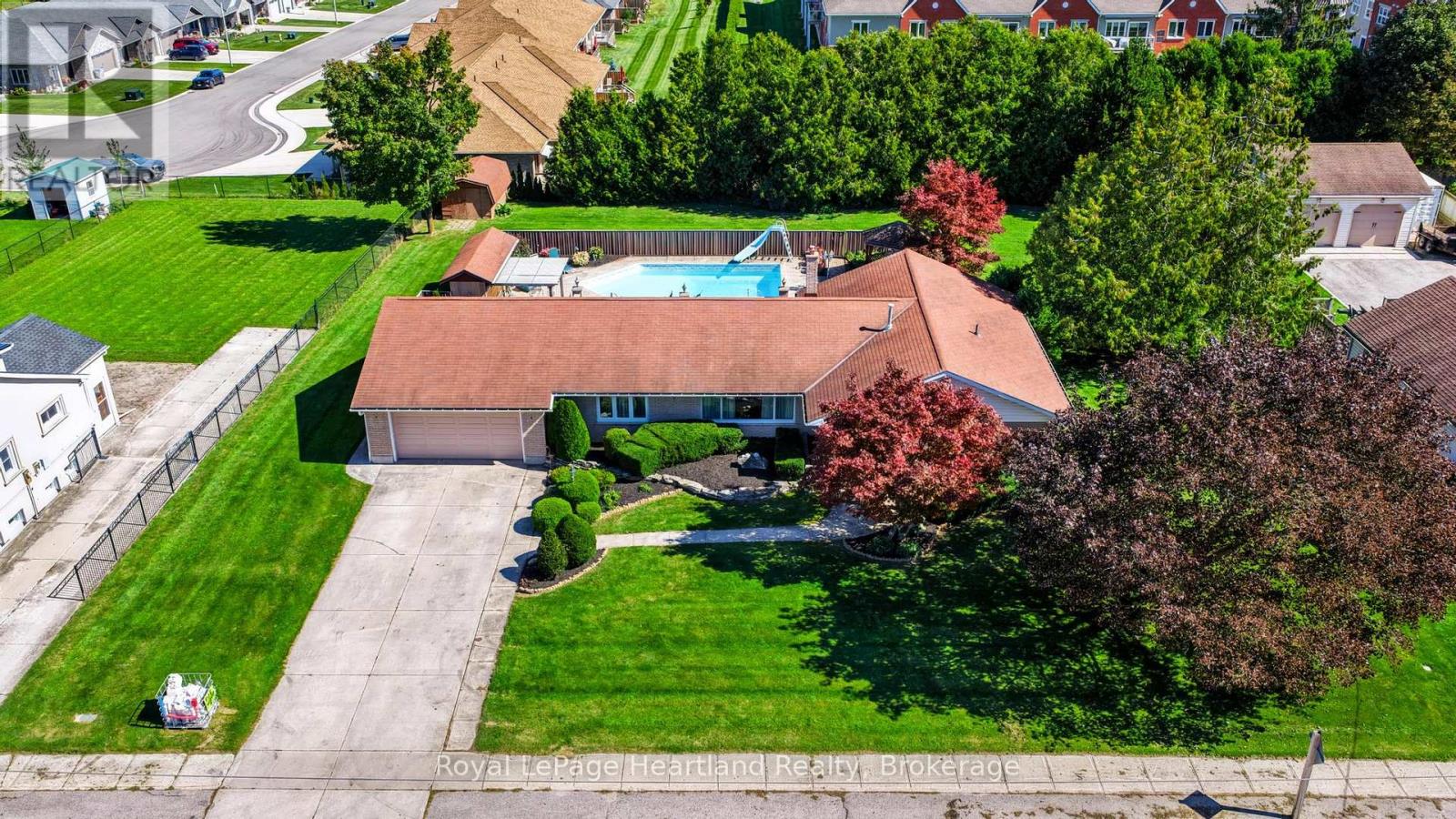 283 Albert Street, Central Huron, Ontario  N0M 1L0 - Photo 1 - X13828514