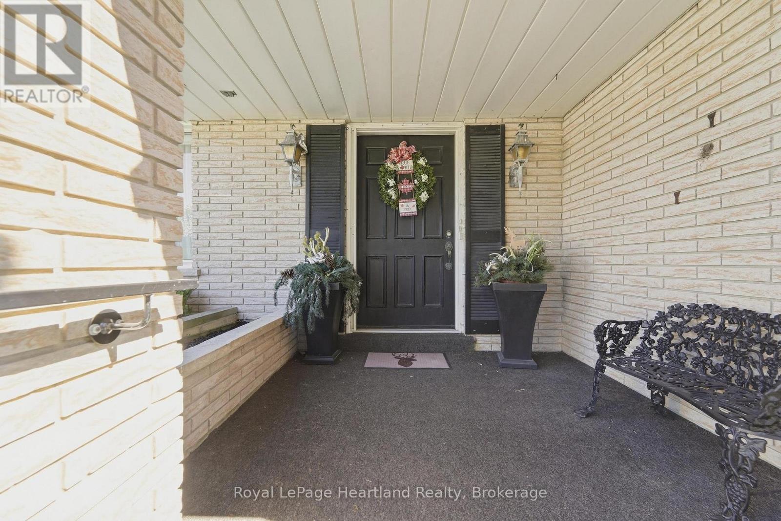 283 Albert Street, Central Huron, Ontario  N0M 1L0 - Photo 3 - X13828514
