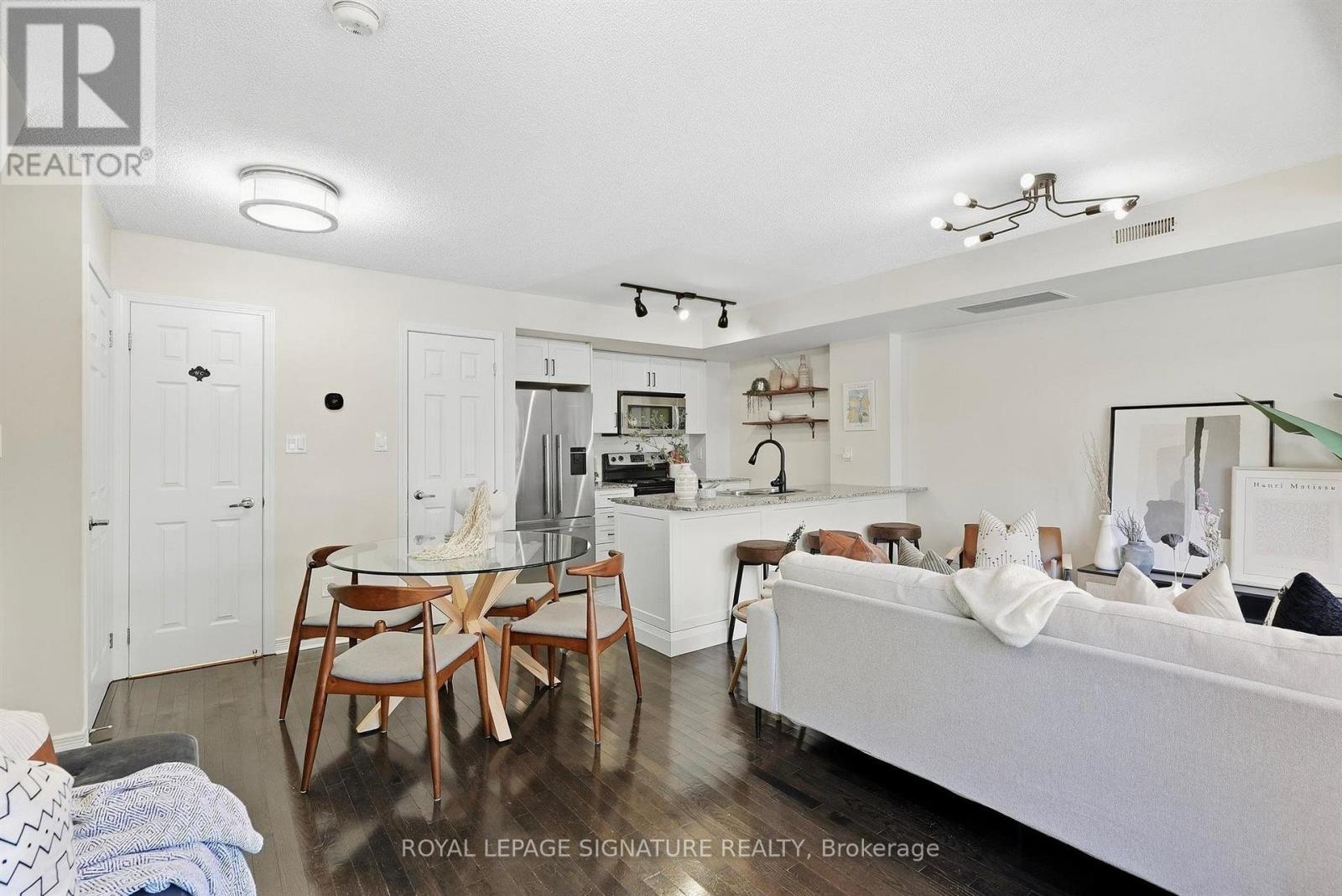 225 - 11 Ruttan Street, Toronto, Ontario  M6P 0A1 - Photo 1 - C13828422