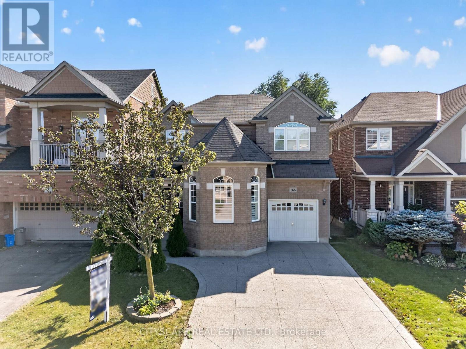 366 Montreal Circle, Hamilton, Ontario  L8E 0C7 - Photo 2 - X13828102