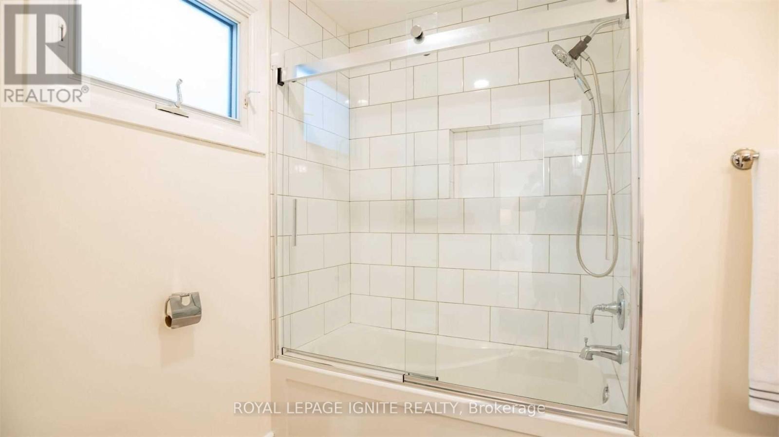563 Berwick Crescent, Oshawa, Ontario L1J 3E6 - Photo 12 - E13828432
