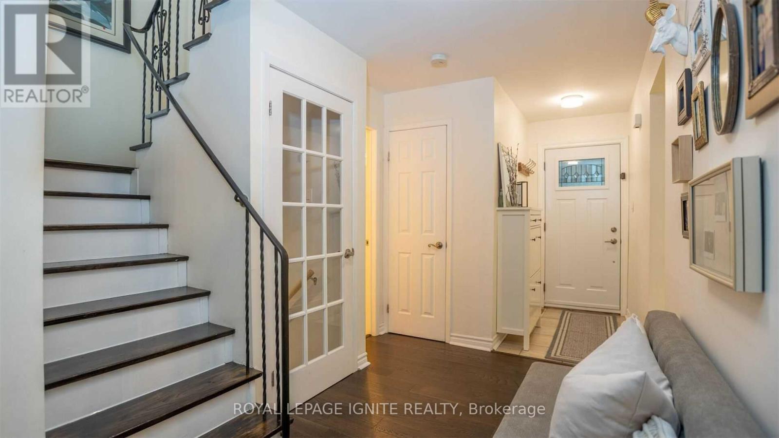563 Berwick Crescent, Oshawa, Ontario L1J 3E6 - Photo 2 - E13828432