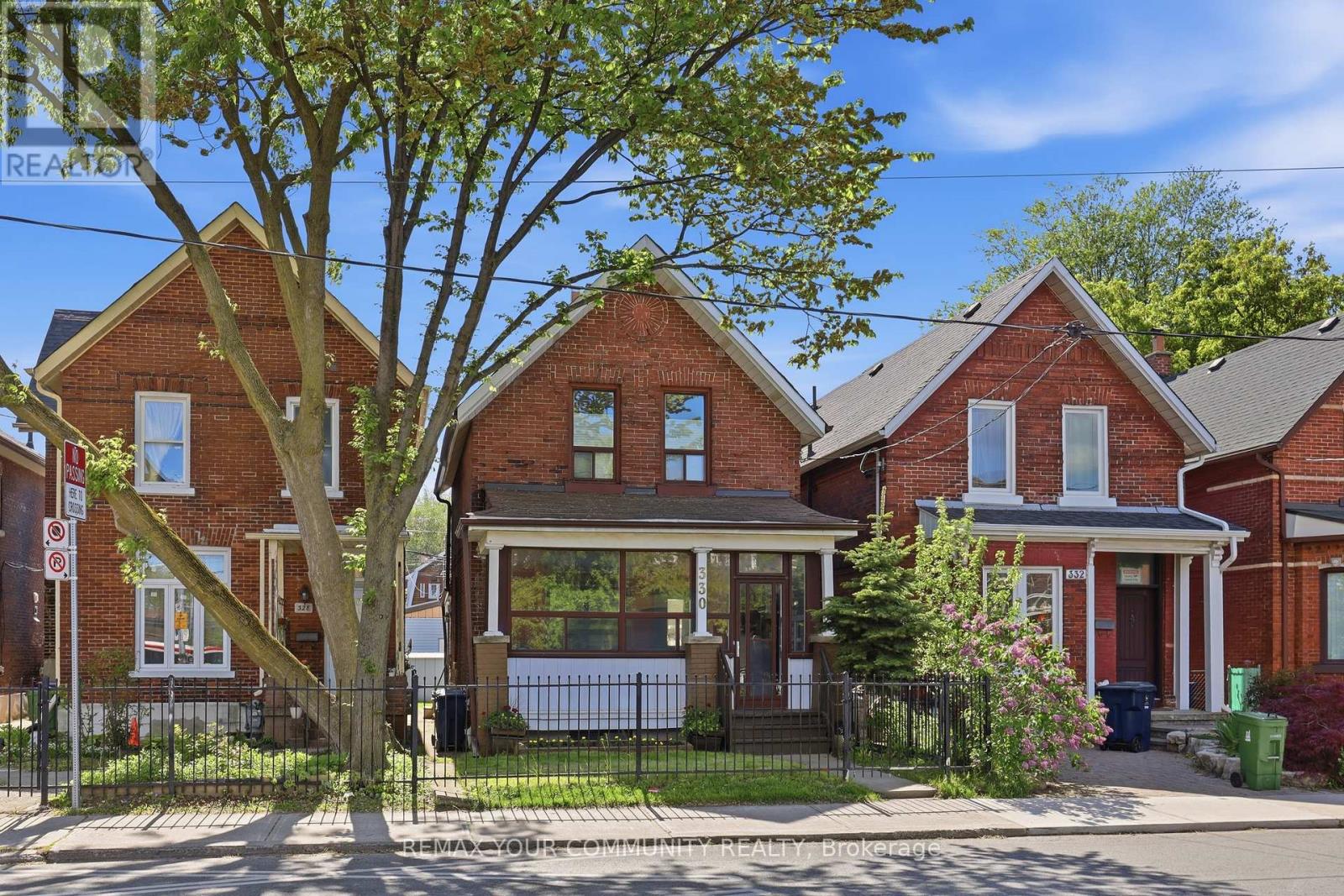 330 Main Street, Toronto, Ontario  M4C 4X7 - Photo 1 - E13828516