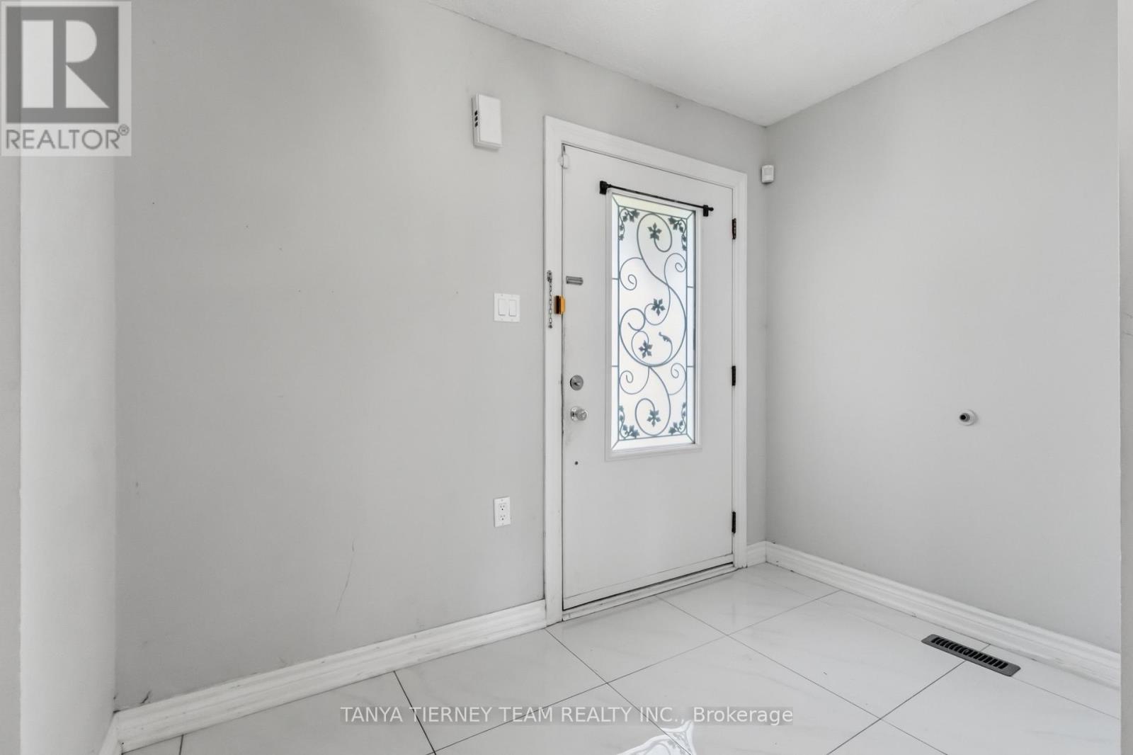 11 Hunter Drive, Ajax, Ontario  L1T 3M9 - Photo 3 - E13828528
