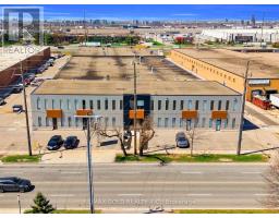 8 - 120 NORFINCH DRIVE, Toronto, Ontario