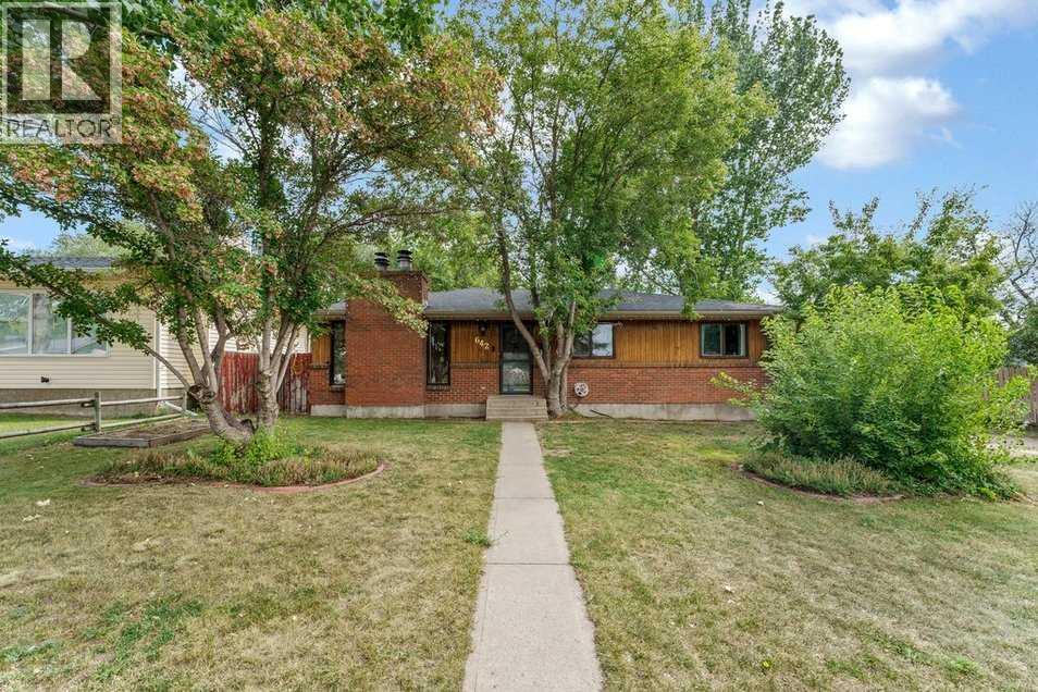 642 Lakewood Road E, Brooks, Alberta