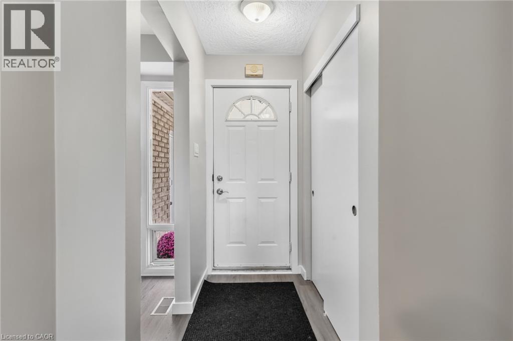 104 Ralgreen Crescent, Kitchener, Ontario  N2M 1T9 - Photo 4 - 40863675