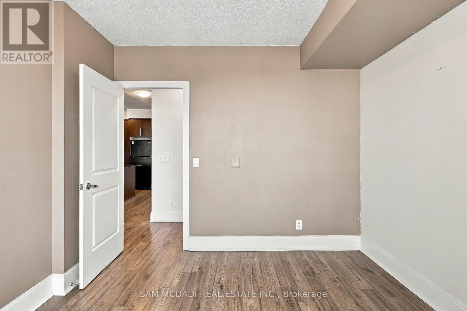 1905 - 330 Burnhamthorpe Road W, Mississauga, Ontario  L5B 0E1 - Photo 15 - W13821530