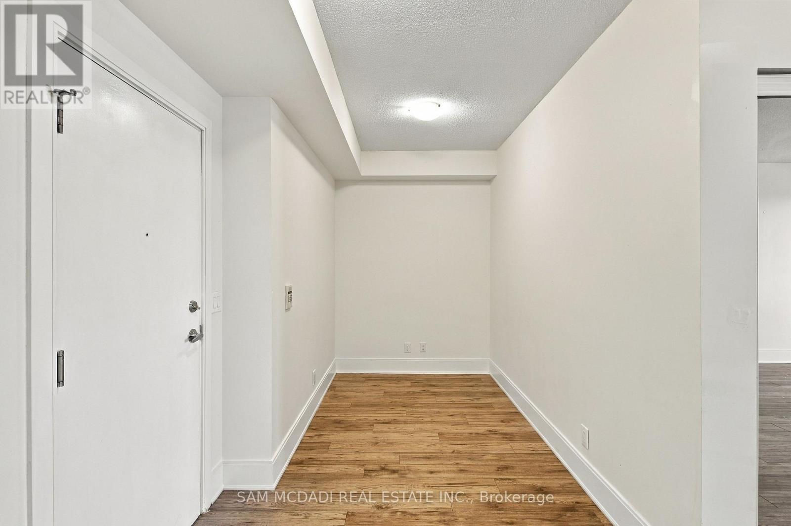 1905 - 330 Burnhamthorpe Road W, Mississauga, Ontario  L5B 0E1 - Photo 3 - W13821530