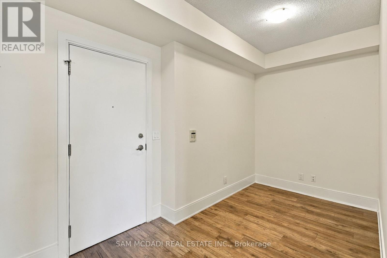 1905 - 330 Burnhamthorpe Road W, Mississauga, Ontario  L5B 0E1 - Photo 2 - W13821530
