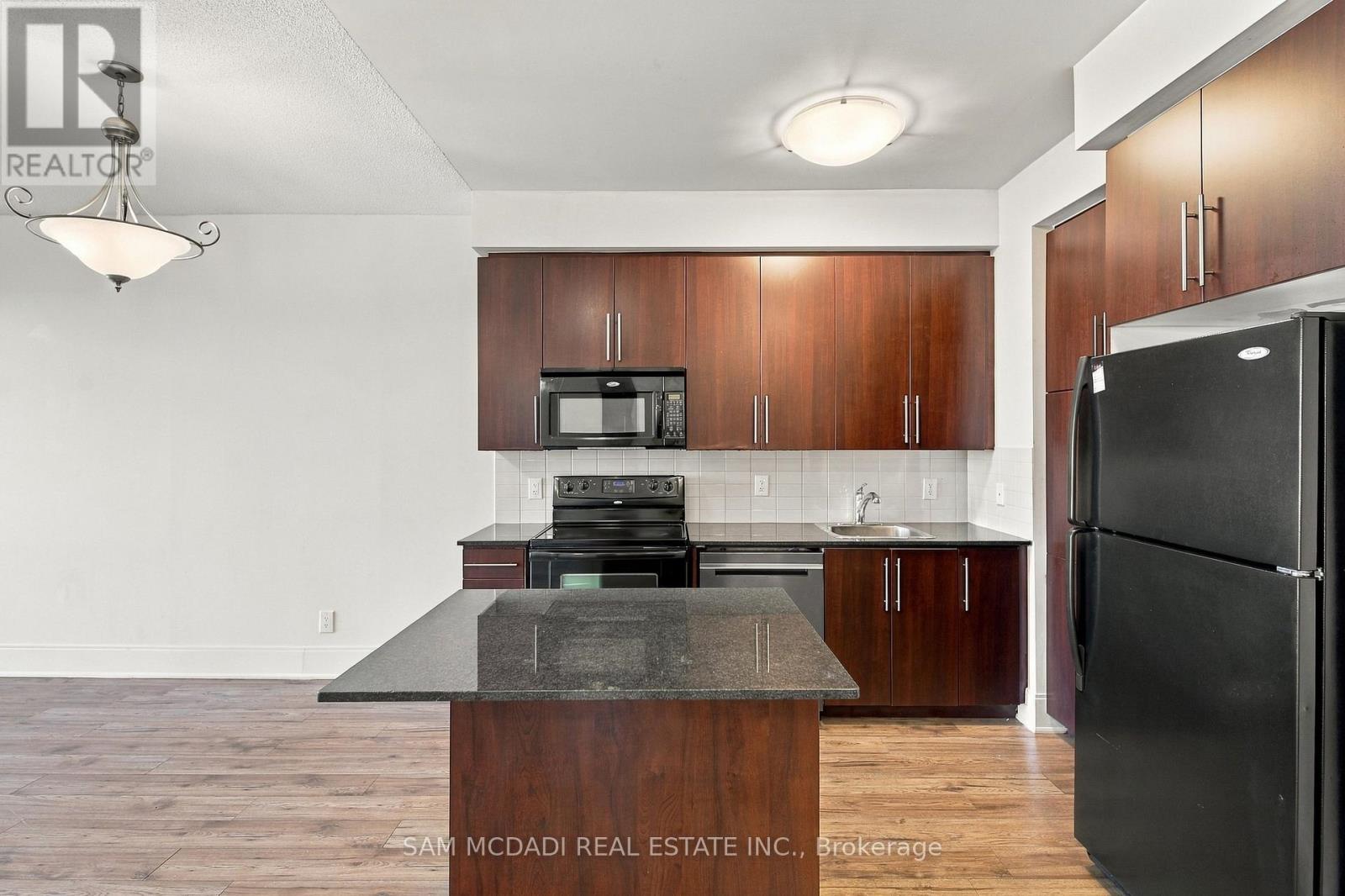 1905 - 330 Burnhamthorpe Road W, Mississauga, Ontario  L5B 0E1 - Photo 7 - W13821530