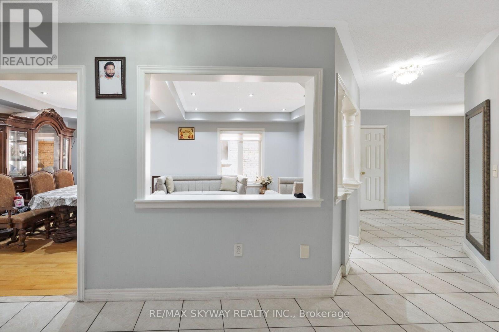 46 Don Minaker Drive, Brampton, Ontario  L6P 1R3 - Photo 9 - W13820170