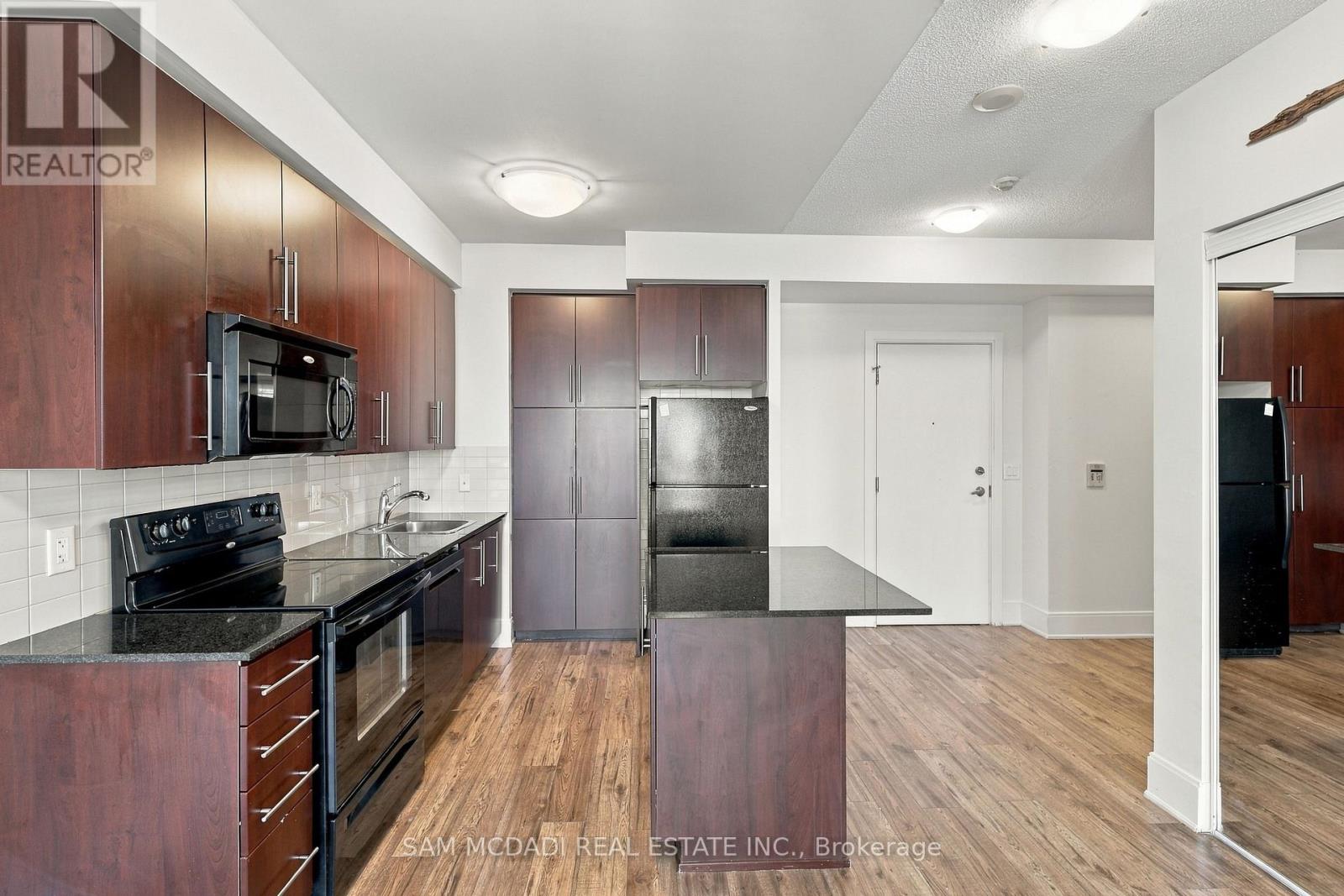1905 - 330 Burnhamthorpe Road W, Mississauga, Ontario  L5B 0E1 - Photo 8 - W13821530