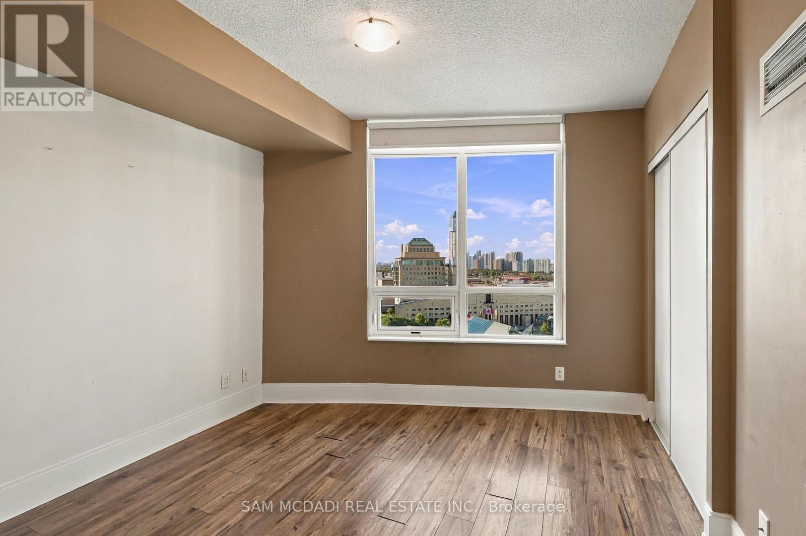 1905 - 330 Burnhamthorpe Road W, Mississauga, Ontario  L5B 0E1 - Photo 13 - W13821530