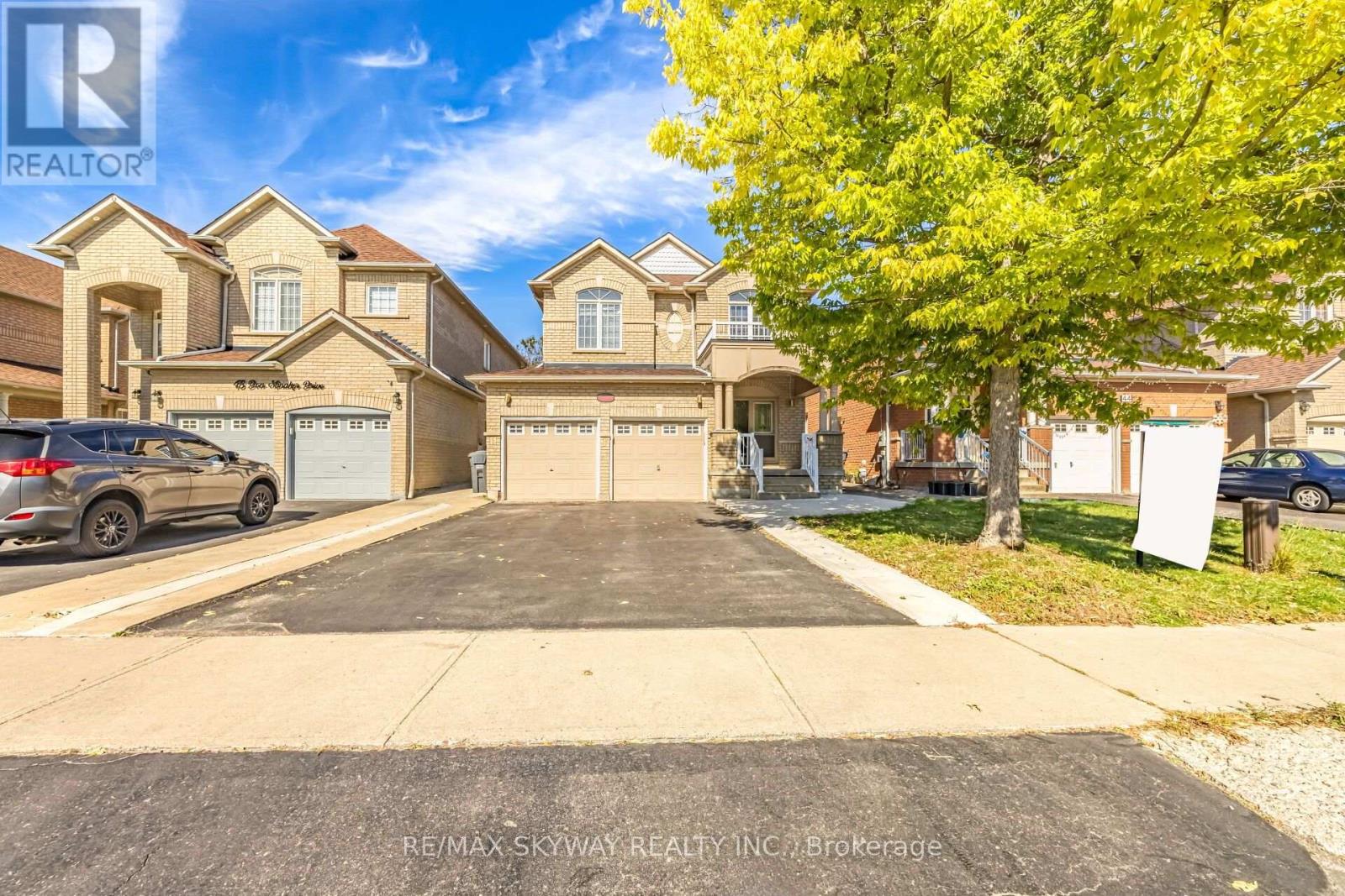 46 Don Minaker Drive, Brampton, Ontario  L6P 1R3 - Photo 4 - W13820170
