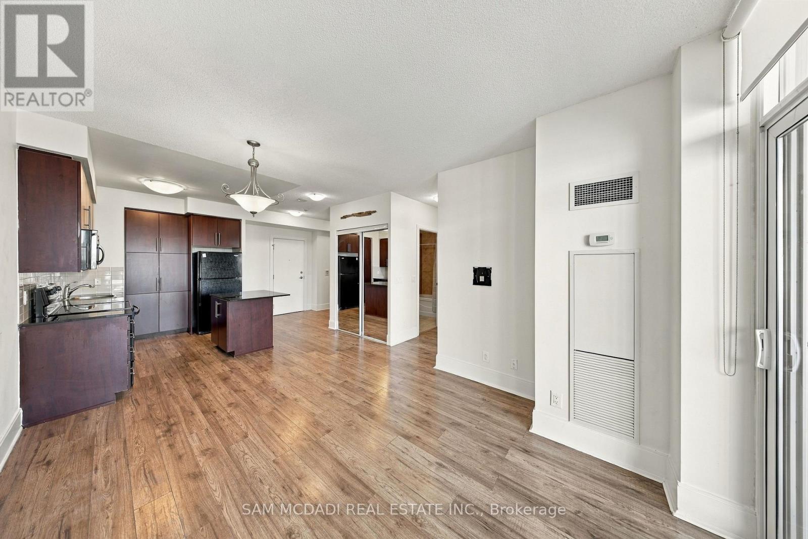 1905 - 330 Burnhamthorpe Road W, Mississauga, Ontario  L5B 0E1 - Photo 9 - W13821530