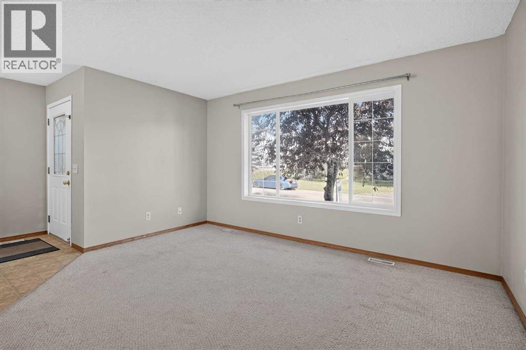 184 Everridge Way Sw, Calgary, Alberta  T2Y 4S9 - Photo 5 - A2346437